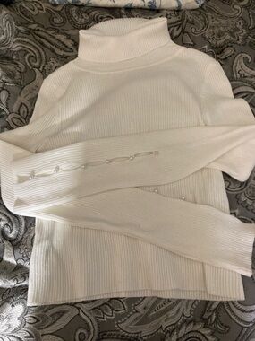 SHEIN White and Black Ribbed Turtleneck Sweater with Pearl Sleeve Detail L